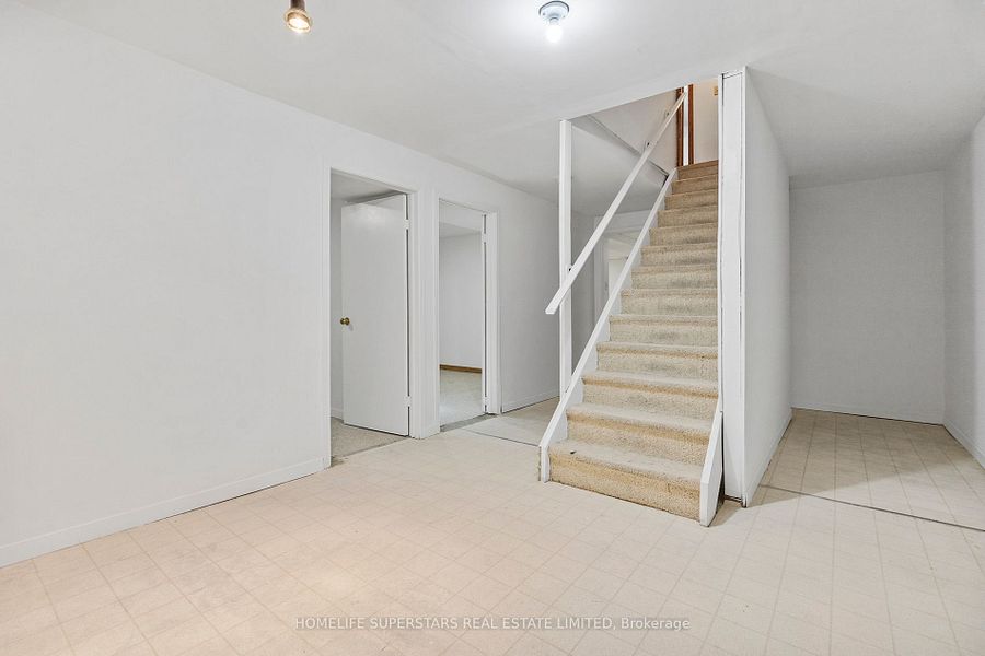 Resale Home, Detached, London, ON preview 2